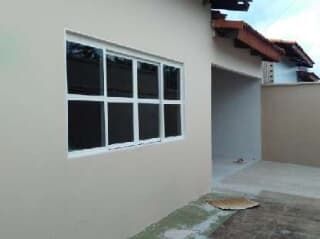 Casa para Alugar R$ 800,00 - 2 Quartos Garagem